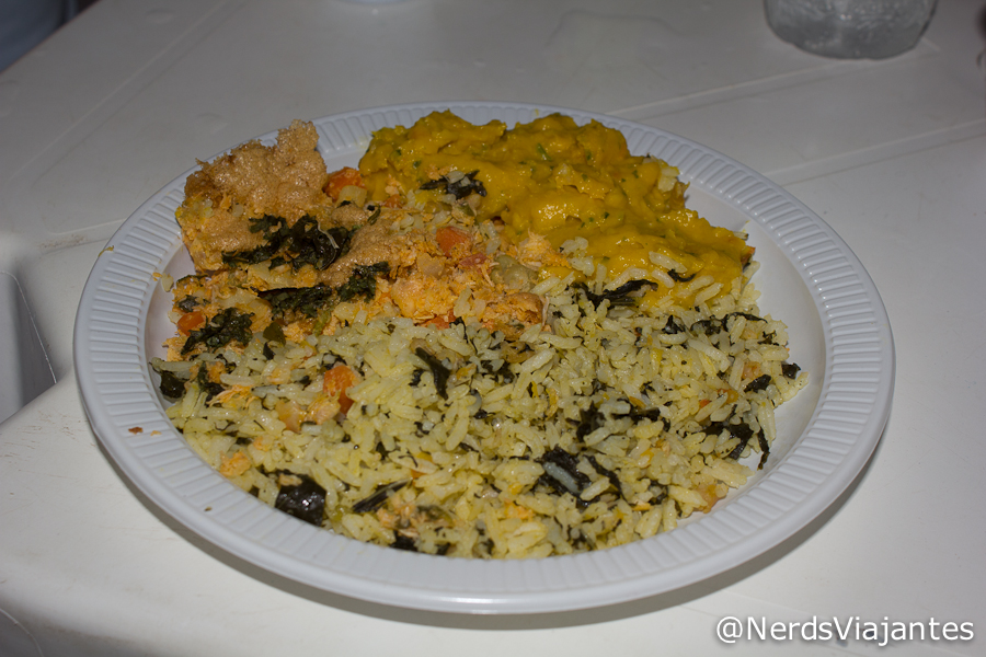 Prato Típico: arroz de cuxá, vatapá e torta de caranguejo