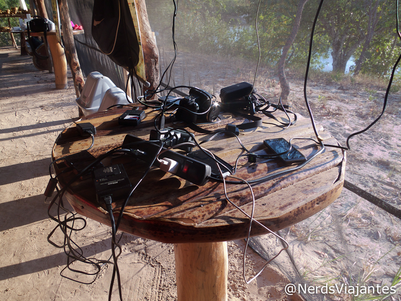 Carregando as baterias no Acampamento Korubo - Jalapão