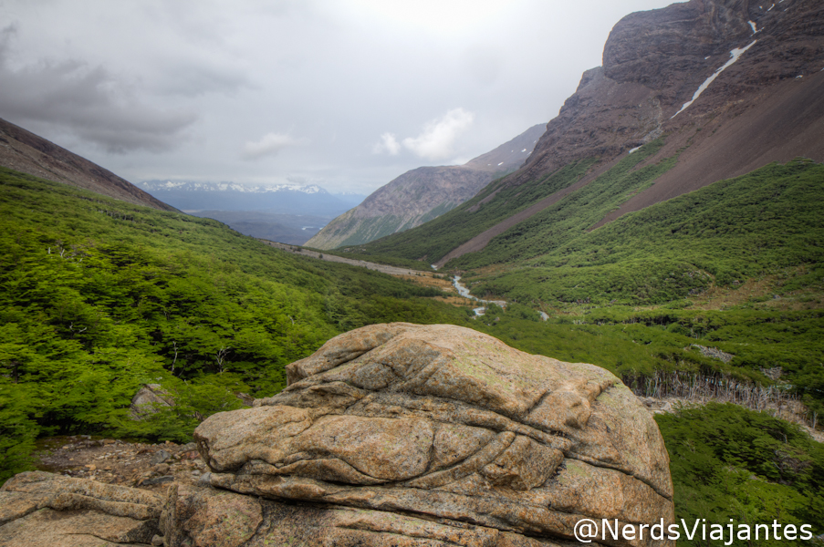 Vale do Rio Francês por onde vai a trilha para o mirador britânico no parque Torres del Paine - Patagônia Chilena Vale do Rio Francês por onde vai a trilha para o mirador britânico no parque Torres del Paine - Patagônia Chilena