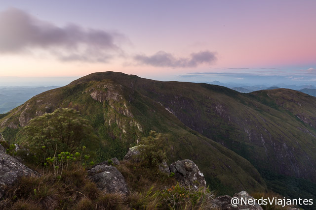 Entardecer nas montanhas da região do Parque Estadual dos Três Picos, no Rio de Janeiro