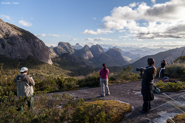 Paradas para fotografar no caminho para o Cabeça de Dragão, no Parque Estadual dos Três Picos (Foto: Waldyr Neto)